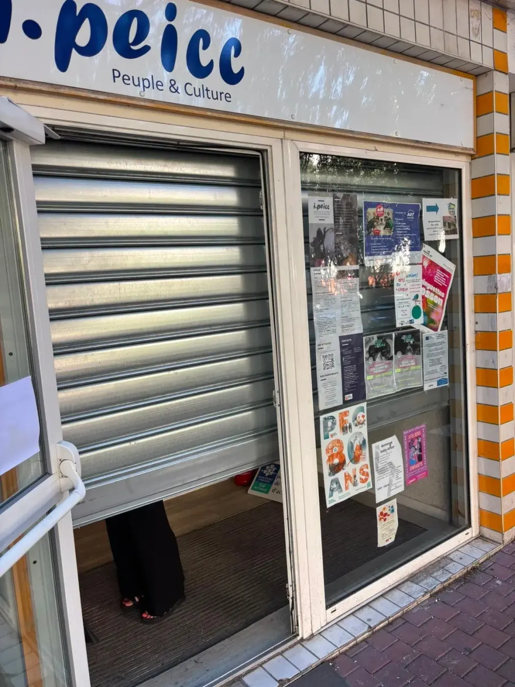 Déblocage de rideau métallique bloqué à Rueil-Malmaison Déblocage de rideau métallique bloqué à Rueil-Malmaison