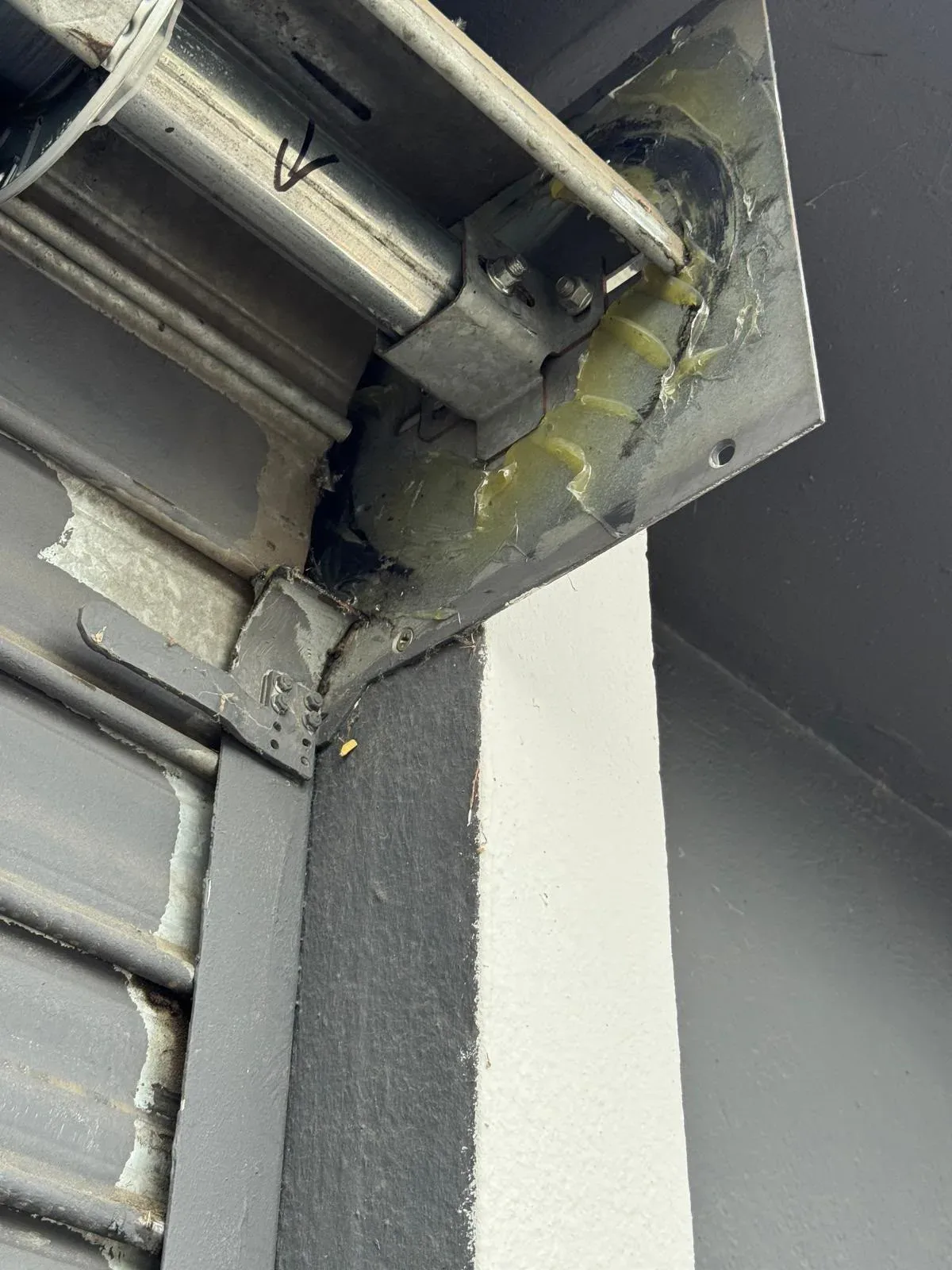 Entretien et maintenance de rideau métallique à Rueil-Malmaison Entretien et maintenance de rideau métallique à Rueil-Malmaison